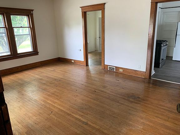3rd image of 99 Montrose Ave Floor 1