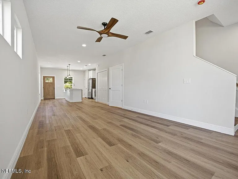 206 W Fox St — Photo 13