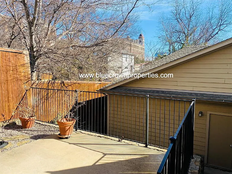 2410 Knight St — Photo 14