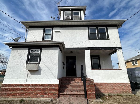 210 Pearl St, Lawrence, NY