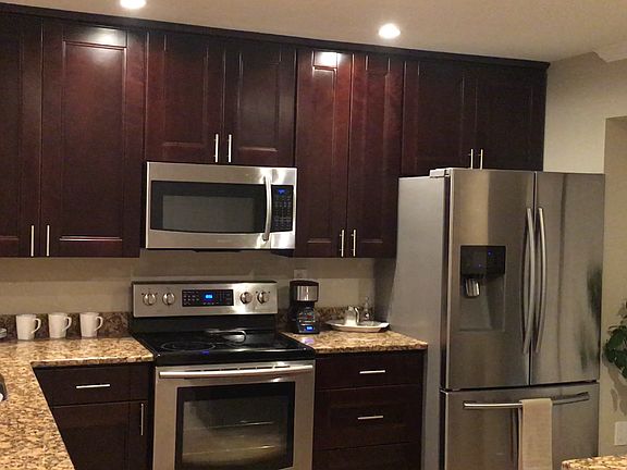Large Open Style Kitchen - with island