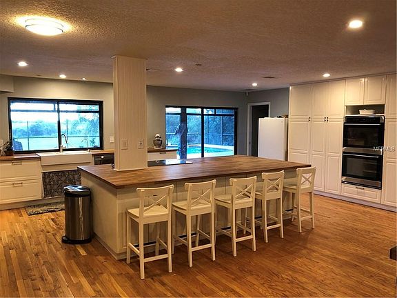 5th image of 1043 E Lake Shore Blvd