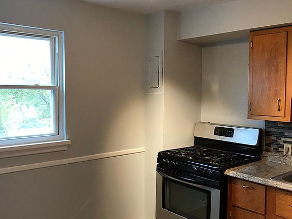 5th image of 1661 Southbend Dr APT 5