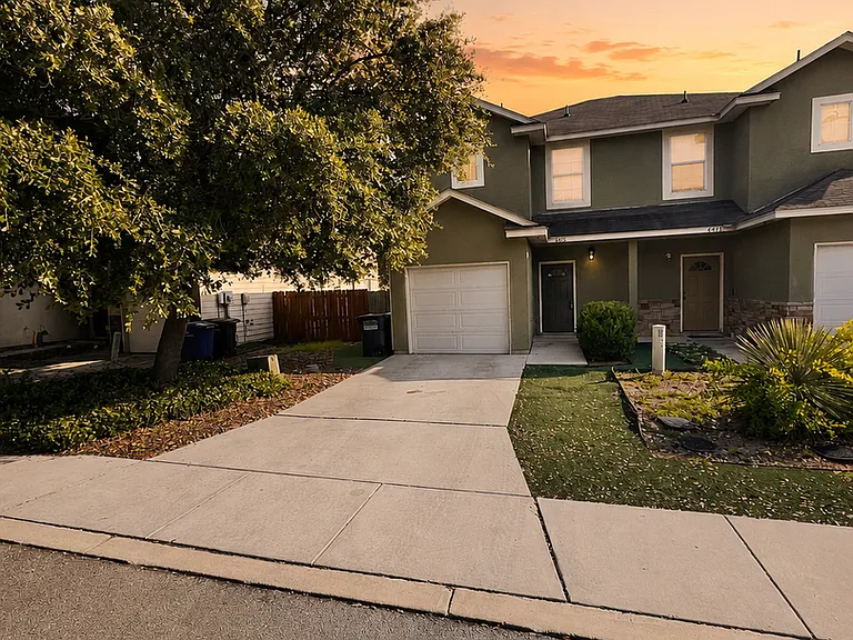 6416 Aspen Hl — Photo 1
