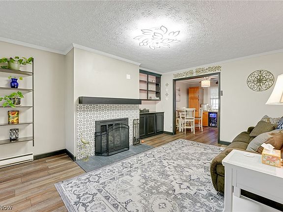 2nd image of 13 Meadowlawn Dr Unit 2