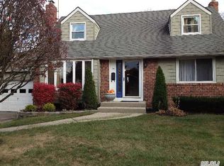 14 Willets Dr, Syosset, NY 11791