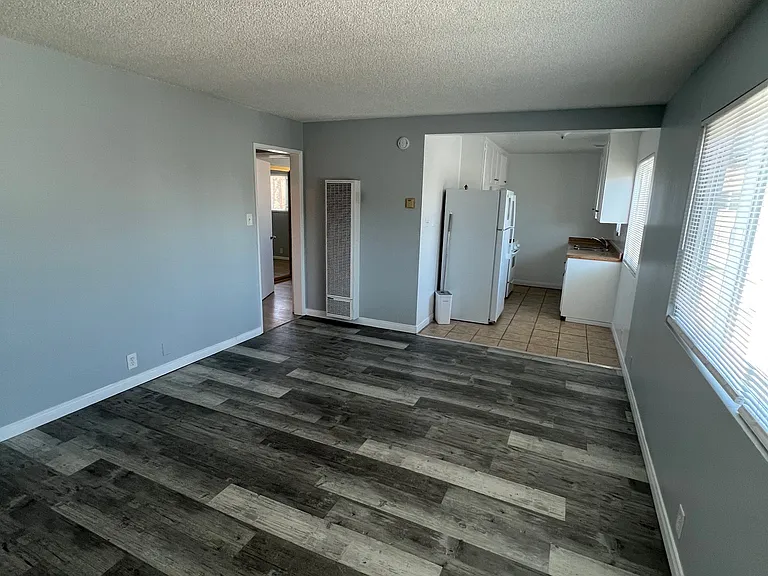 1420 Walnut Ave #8 — Photo 2