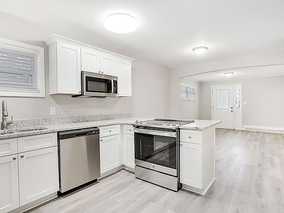 3rd image of 250 Hermer Cir NW