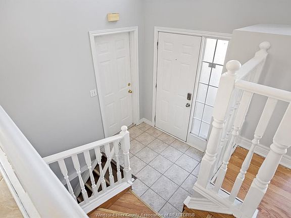 4th image of 1871 Fuller Cres