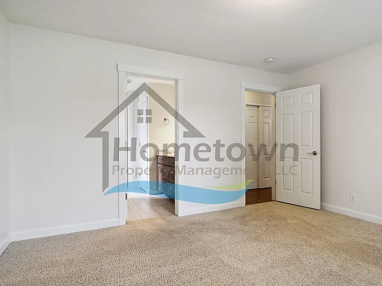 7358 N Aaron St — Photo 19