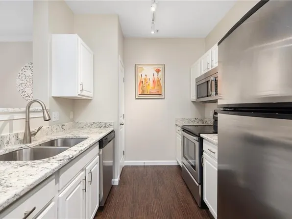 1000 Providence Pl APT 142, Providence, RI 02903