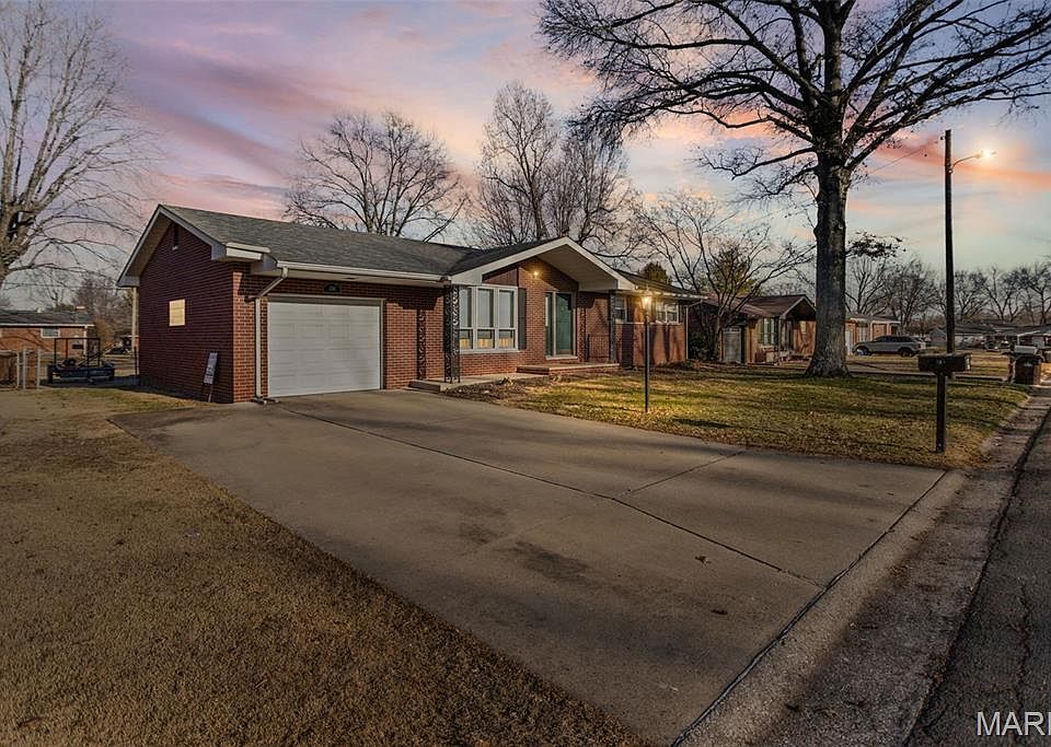 1st image of 336 Crestview Dr