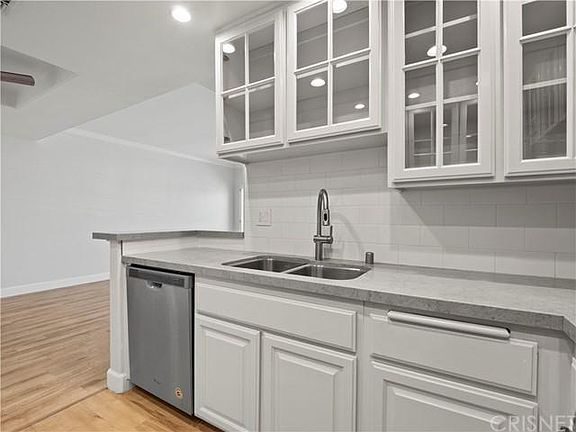 3rd image of 4455 Hazeltine Ave APT 102