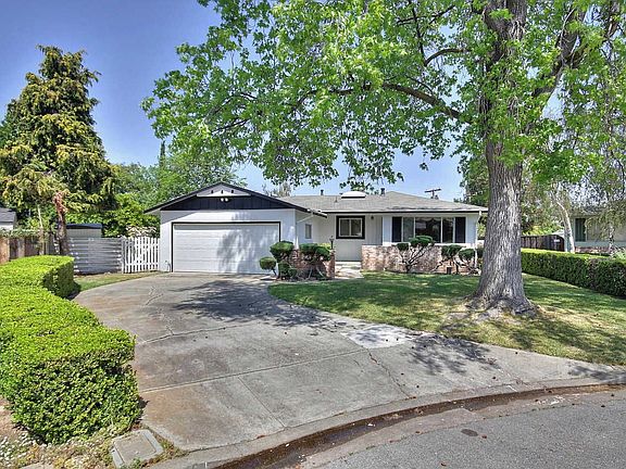 3rd image of 811 Virginia Ct