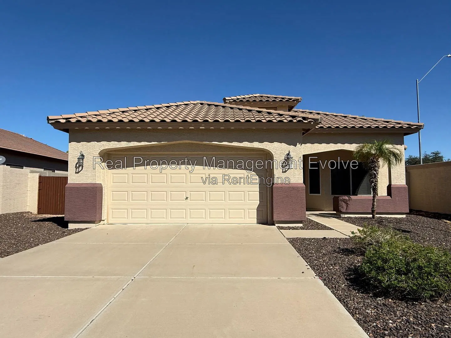 3 bed, 2.0 bath, 1527 sqft, $2,265 — Photo 2