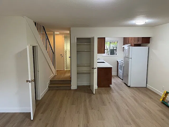 2 bed, 1.5 bath, 900 sqft, $3,400 — Photo 3
