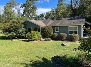 8006 Pansy St, Pound, VA 24279