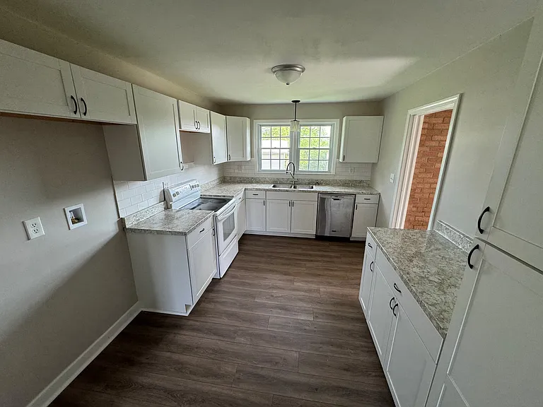 802 Liberty Hwy — Photo 7