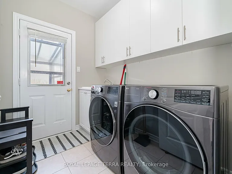30 Eatonville St #UPPER — Photo 24