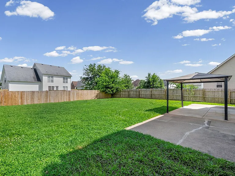 3569 Southwood Dr — Photo 32