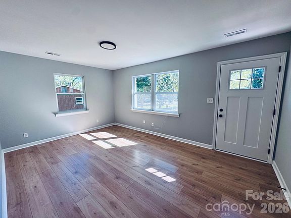 4th image of 533 Frank Dr