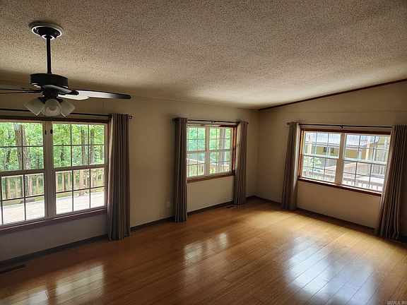 4th image of 106 Oak Park Ln