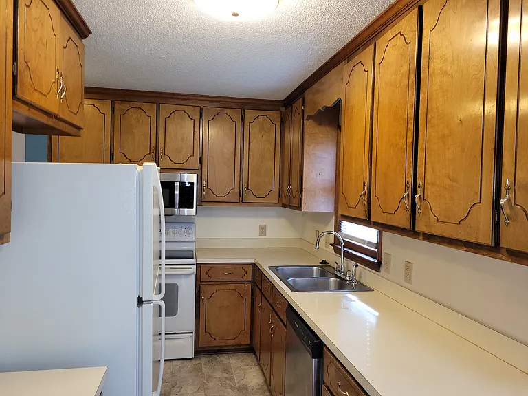 4009 Omer Ln — Photo 9