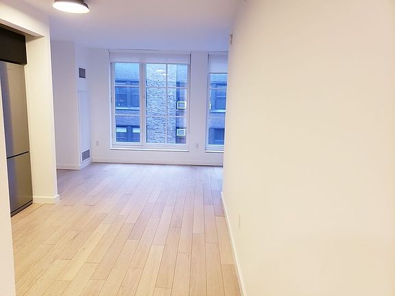 3rd image of 535 W 43rd St APT S3f