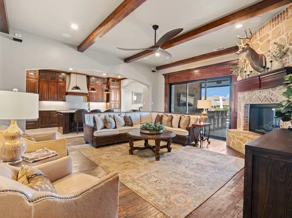 120 McKinley Dr, Burleson, TX 76028