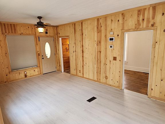 2nd image of 425 Quincy Ave