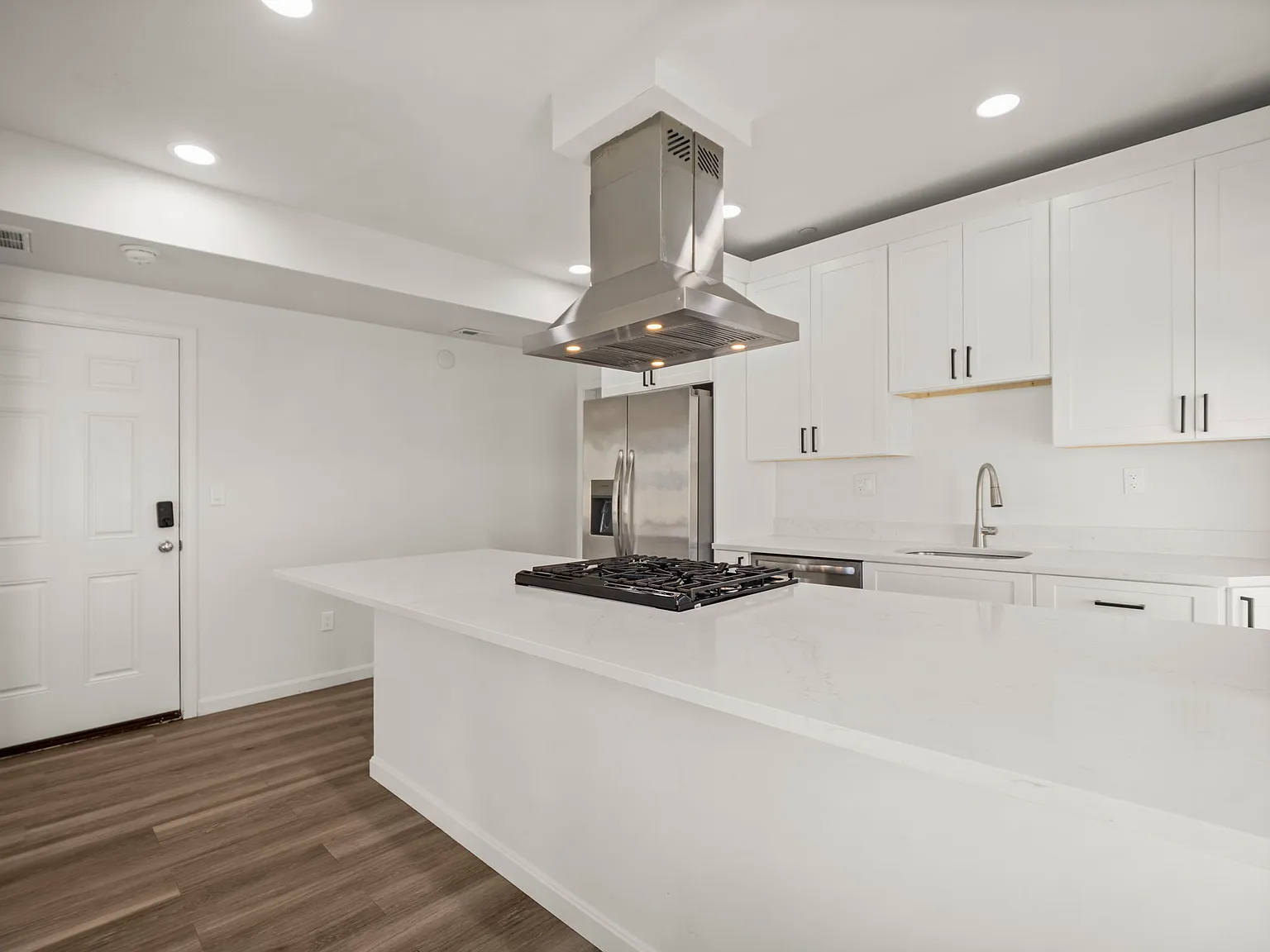 4 bed, 1150 sqft, $2,975 — Photo 3