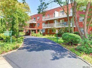 320 E Shore Rd APT 8A, Great Neck, NY 11023