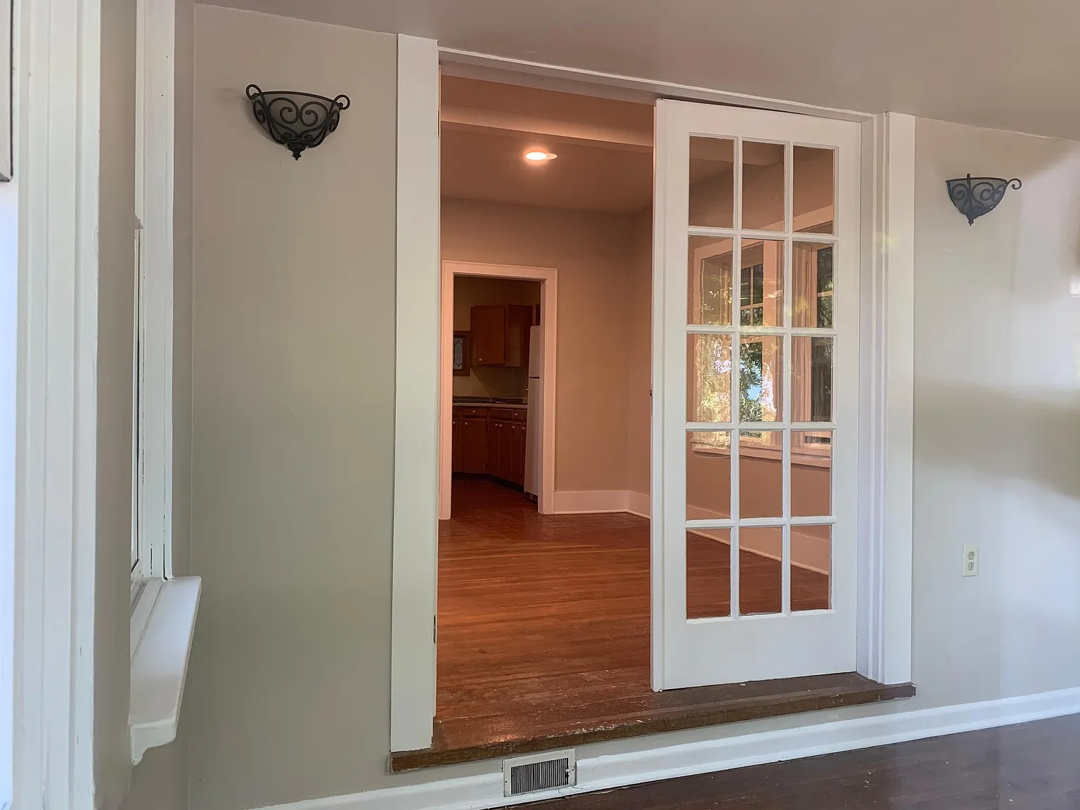 3135 N Willamette Blvd — Photo 2