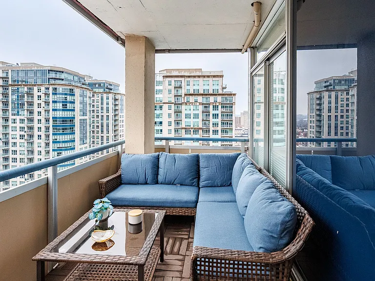 160 George St #2404 — Photo 40