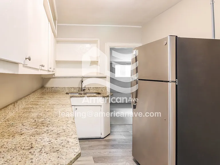 1251175_006_kitchen_6.jpg