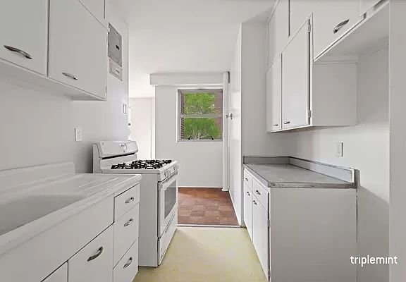4th image of 80 La Salle St APT 5A