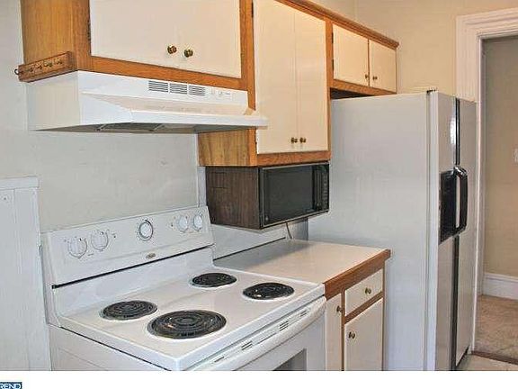 3rd image of 2 E Lake St