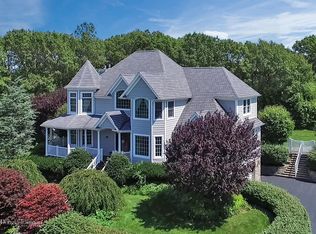 63 Hillside Rd, Farmingville, NY