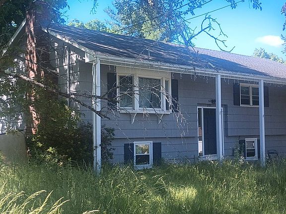3rd image of 271 Meadowview Dr