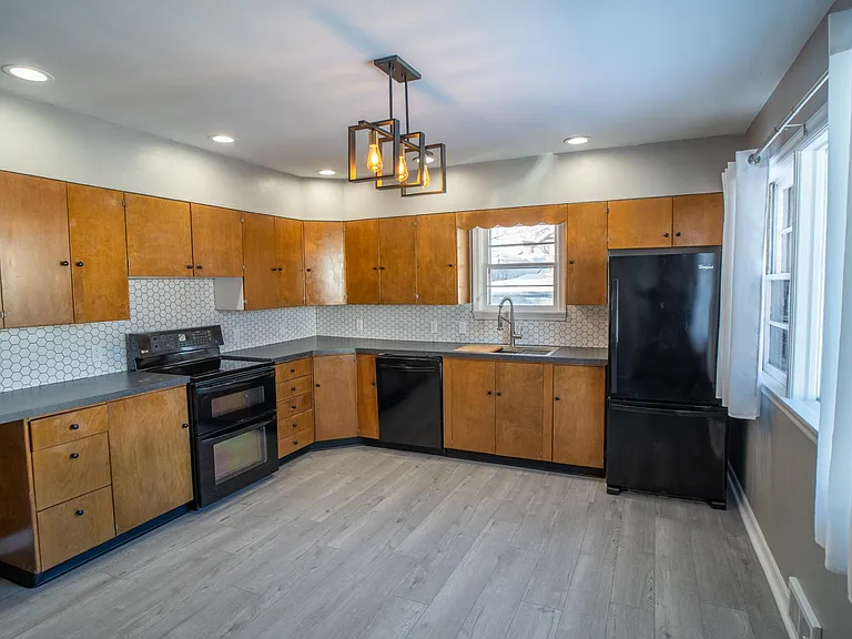 1014 W Springfield Ave — Photo 4