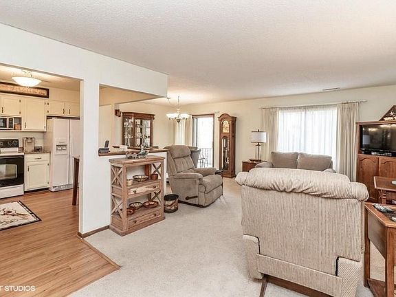 3rd image of 4525 Woodland Ave Unit 6