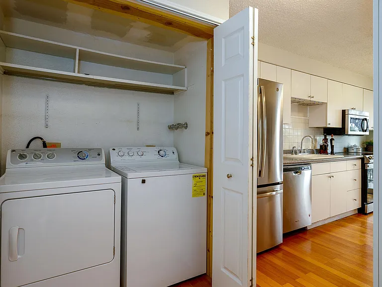2835 S Locust St — Photo 14