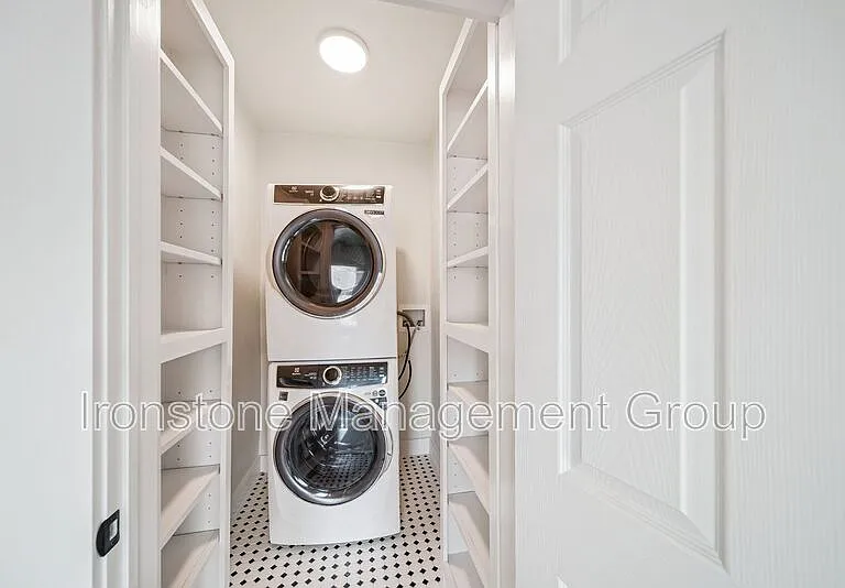 1435 S Peoria Ave — Photo 9