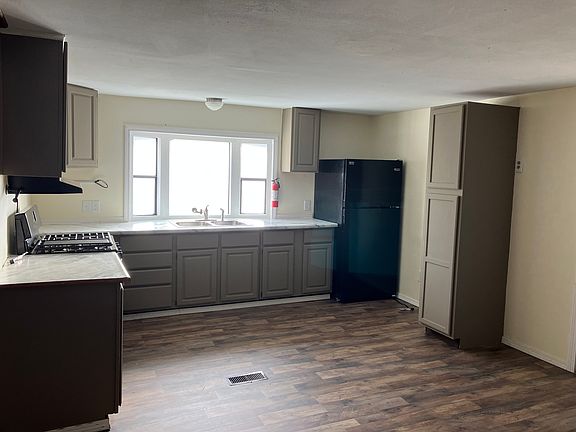 3rd image of 1272 N Park Dr