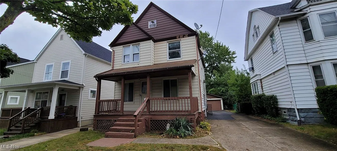 1423 E 111th St photo 1