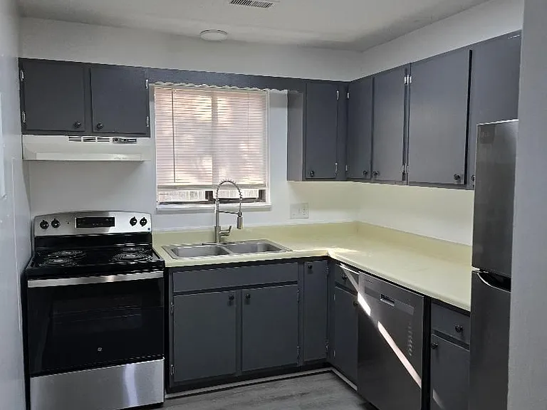 401 Hilltop Dr — Photo 8