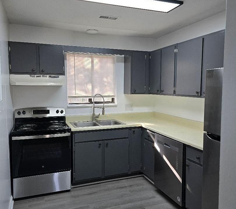 1st image of 401 Hilltop Dr #413