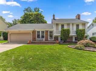 34843 Lyndon St, Livonia, MI 48154