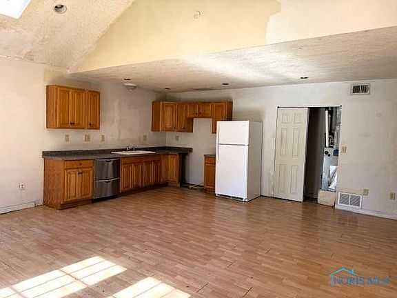 4th image of 1105 1st St