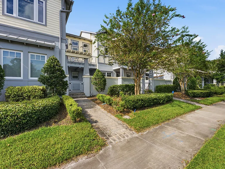 9025 Laureate Blvd — Photo 43